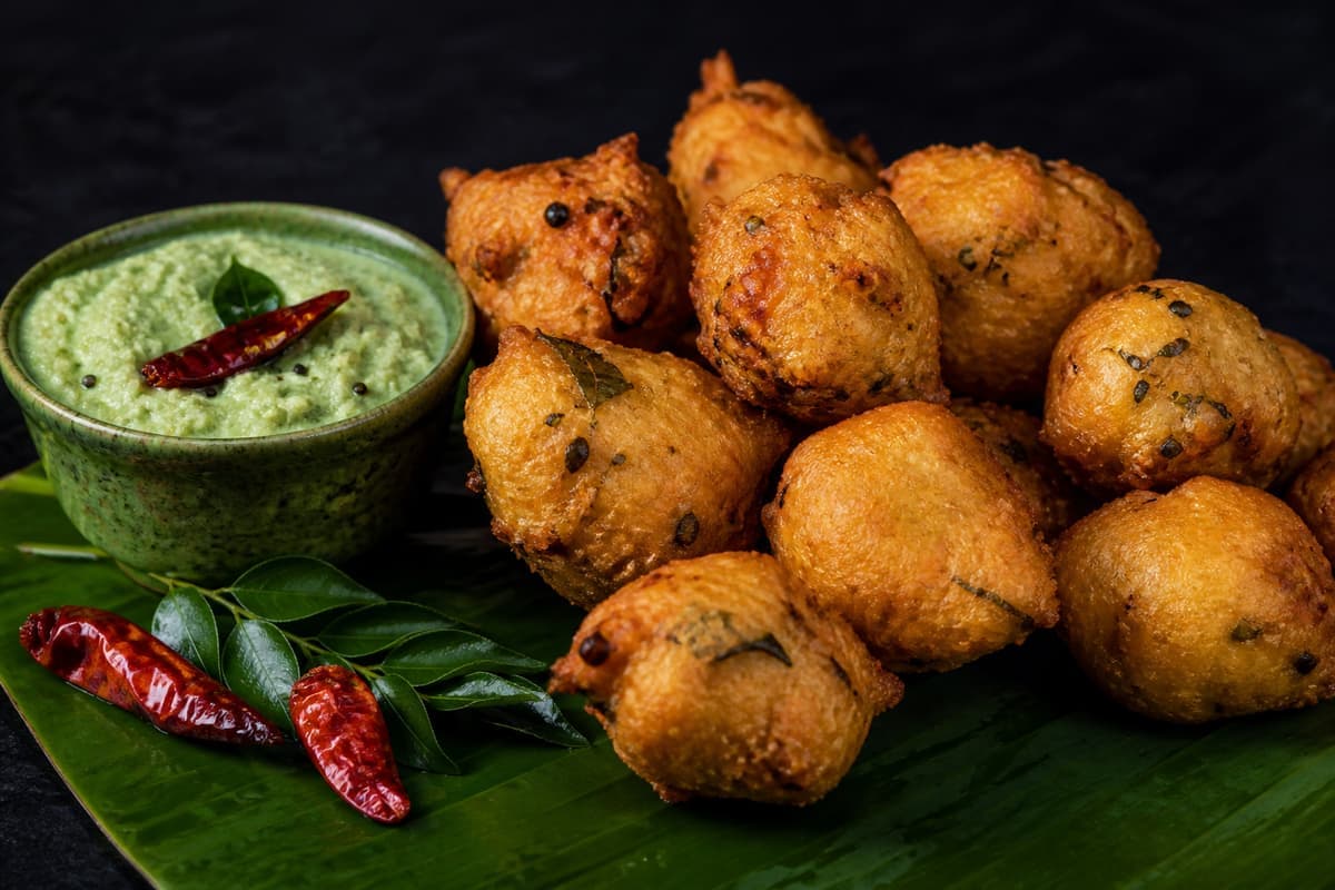 Hot snack plate with chutney, snacks placeholder